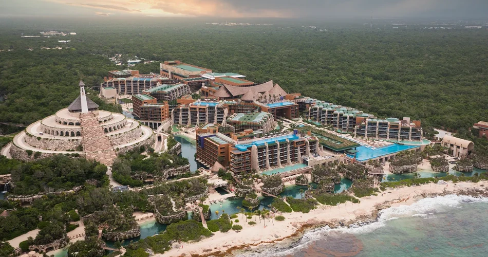 Xcaret vs. Xel-Há: Which Cultural and Eco Park is Best for You